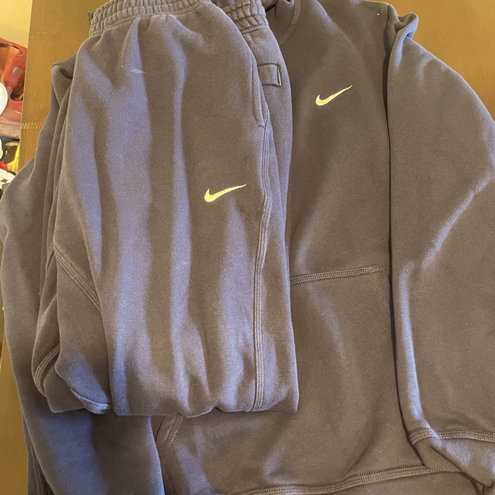 3 lightly worn Nike joggers